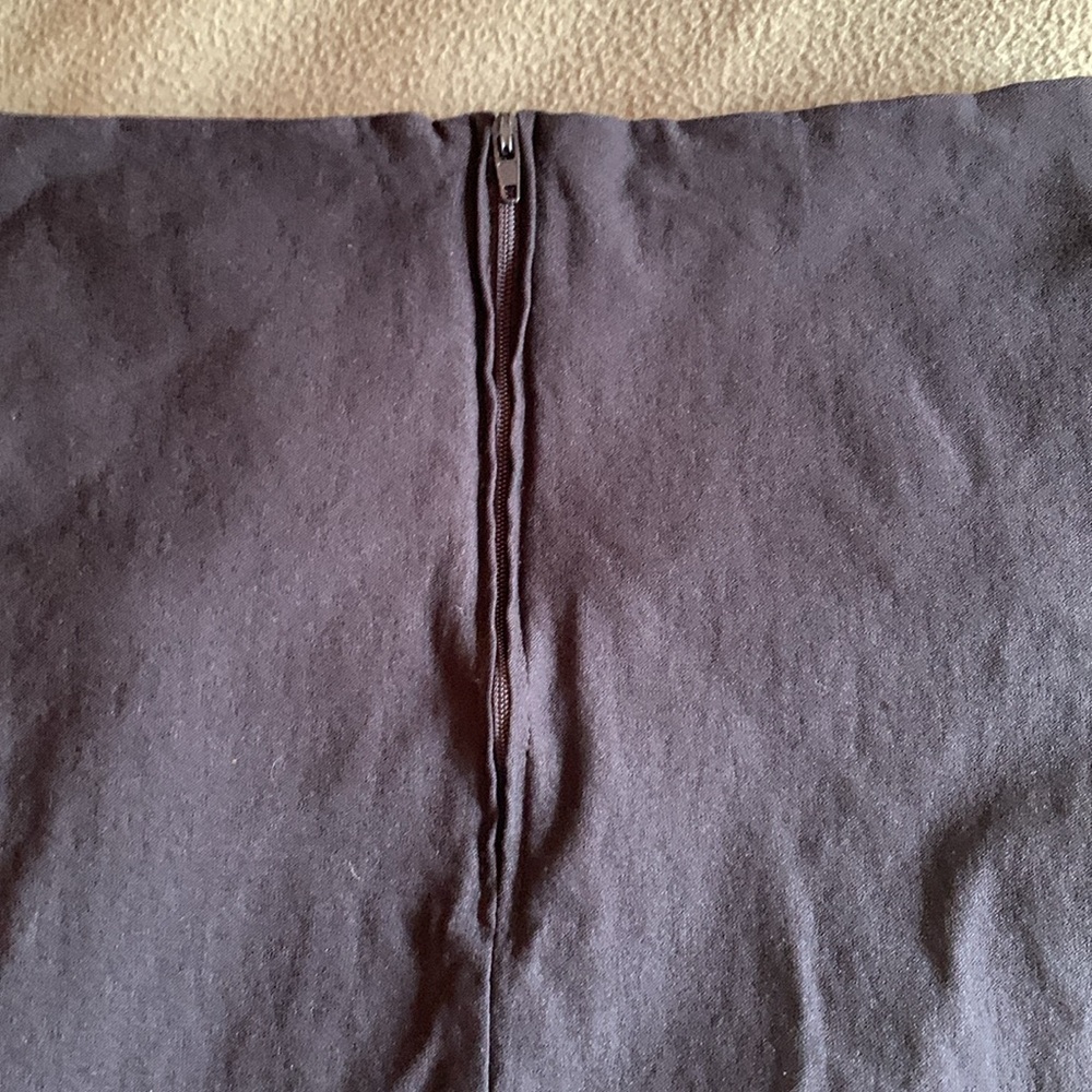 Sakkas black pencil skirt.  Labeled medium but fits more like small. Stretch. - Picture 5 of 6